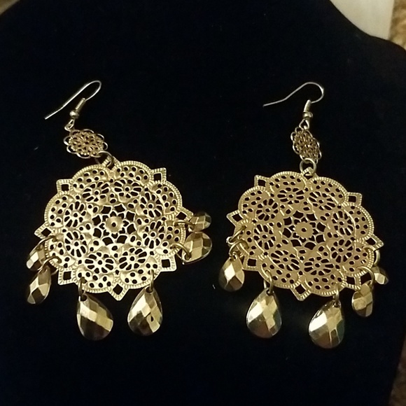 Jewelry - INCLUDED AS FREE GIFT